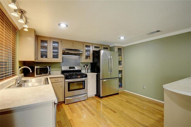 Foto del edificio - 8203 Beaver Brook Ln