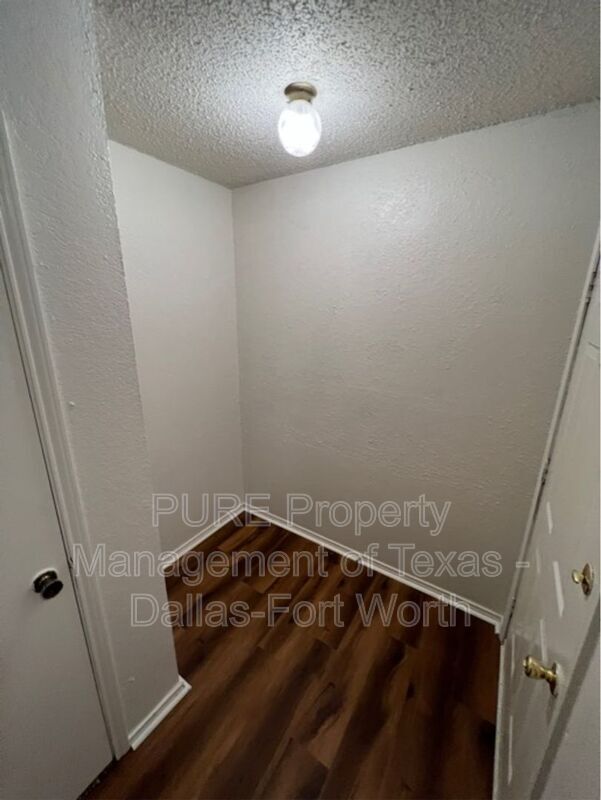 Building Photo - 321 Asbury Dr