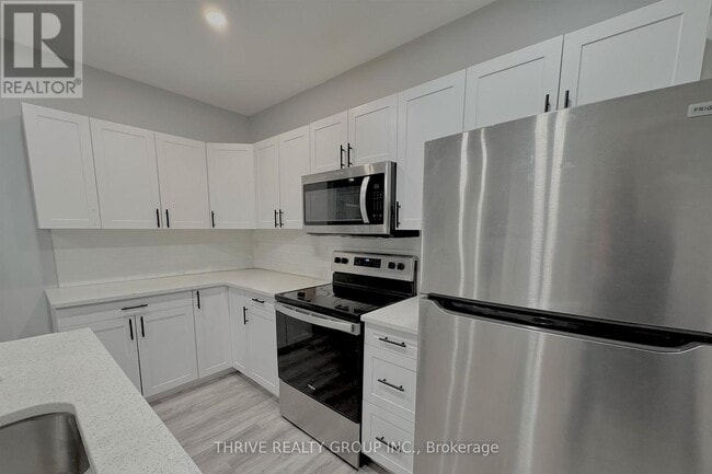 Building Photo - 2 Metcalfe St