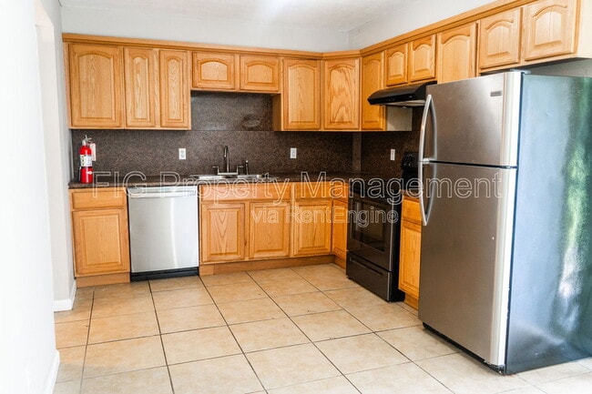 Building Photo - 123 Louella Dr