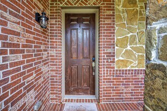 Building Photo - 16419 Sheffield Run Dr
