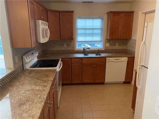 Building Photo - 60 Bay Spring Ave