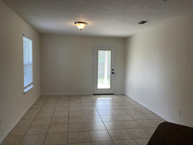 Building Photo - 706 Oaklawn St