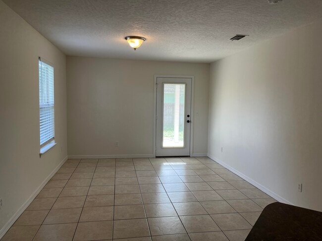 Foto del edificio - 706 Oaklawn St
