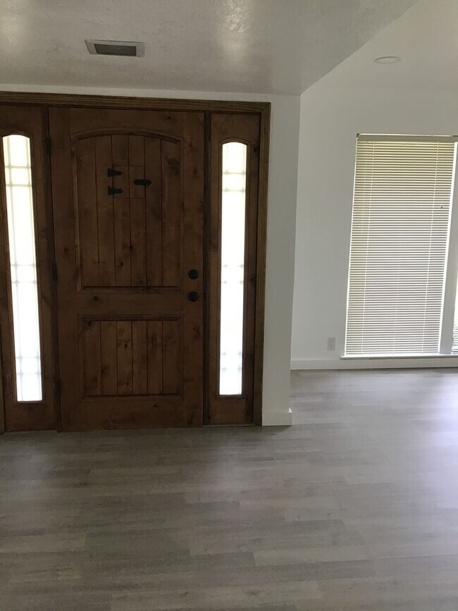 Building Photo - Beautiful Rocklin home