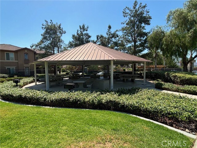 Foto del edificio - 3288 Ledgewood Cir