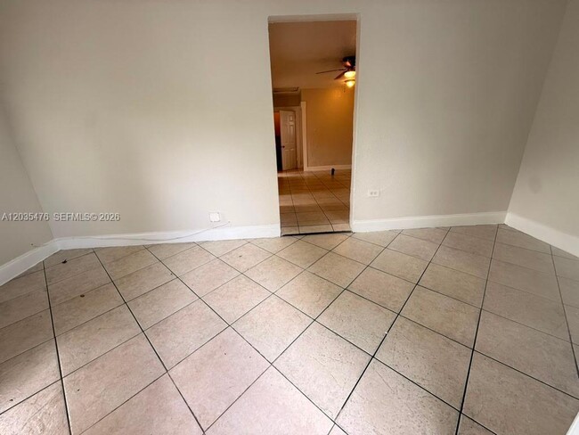Building Photo - 61 NE 59th Terrace