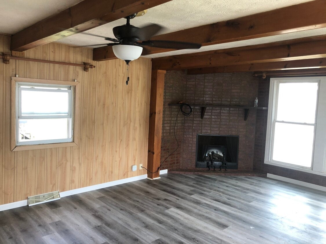 Primary Photo - 311 N Elizabeth St