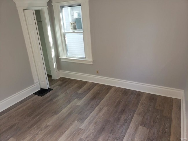 Building Photo - 106 Fage Ave