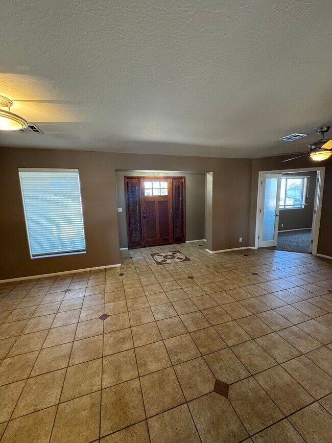 Foto del edificio - Spacious 4BR/3BA Home in Prime Tempe Location!