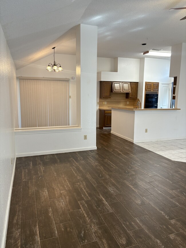 Building Photo - 106 Hollywood Dr