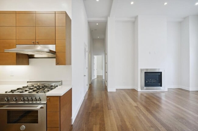 Building Photo - 1158 Sutter St