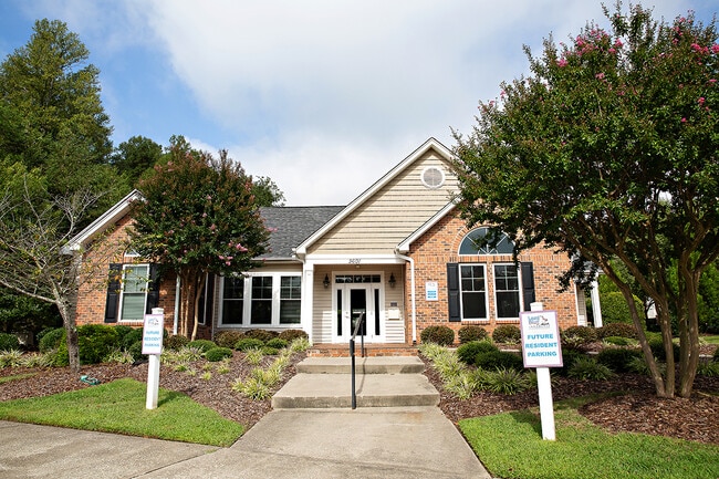 Building Photo - Laurel Bluff Apartments and Townhomes