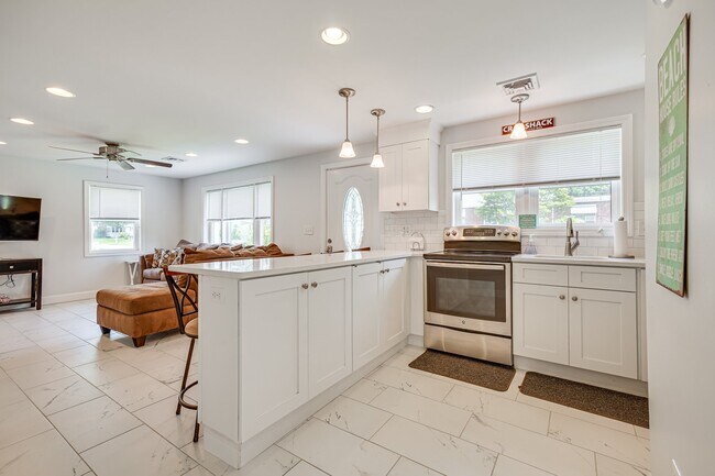 Photo - 25 Biscayne Blvd House