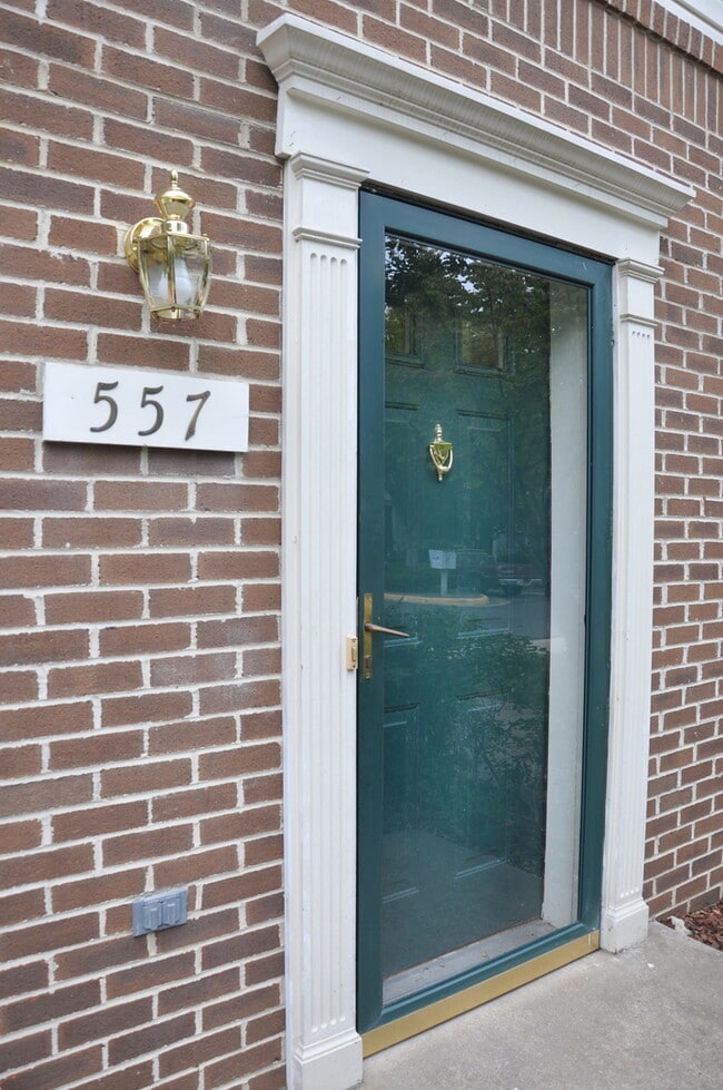 Building Photo - Convenient Townhome in Warrenton!
