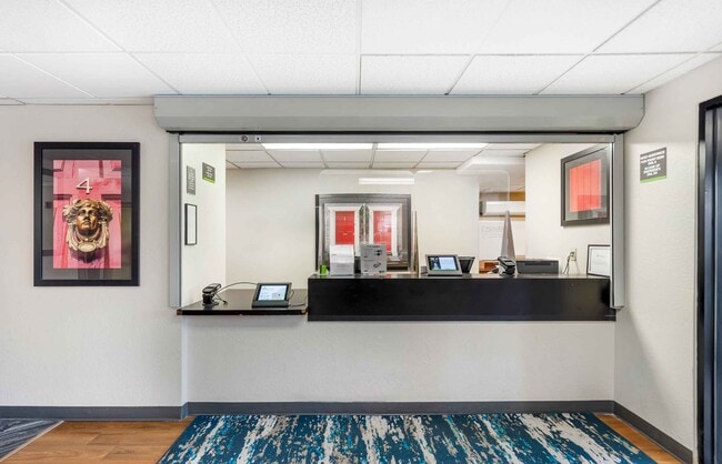 Building Photo - Furnished Studio-Chicago - Naperville - West
