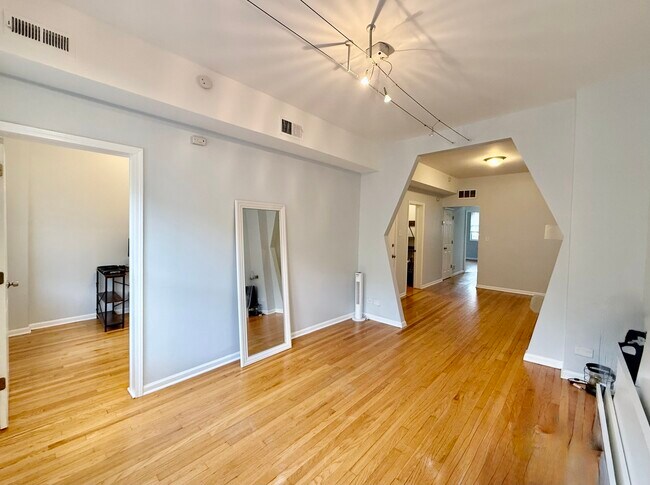 Foto del edificio - 937 N Ashland Ave
