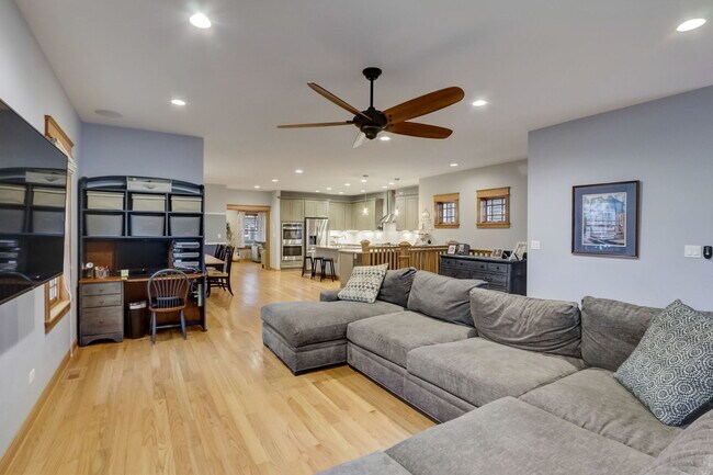 Building Photo - 2019 Darrow Ave