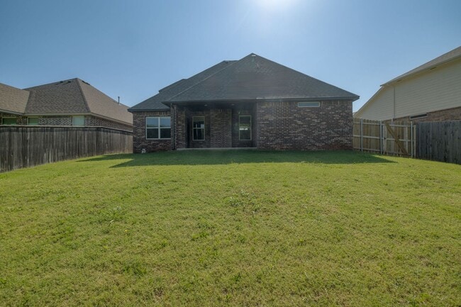Building Photo - 3 Bed 2.5 Bath in W/Bonus Room in Deer Cre...
