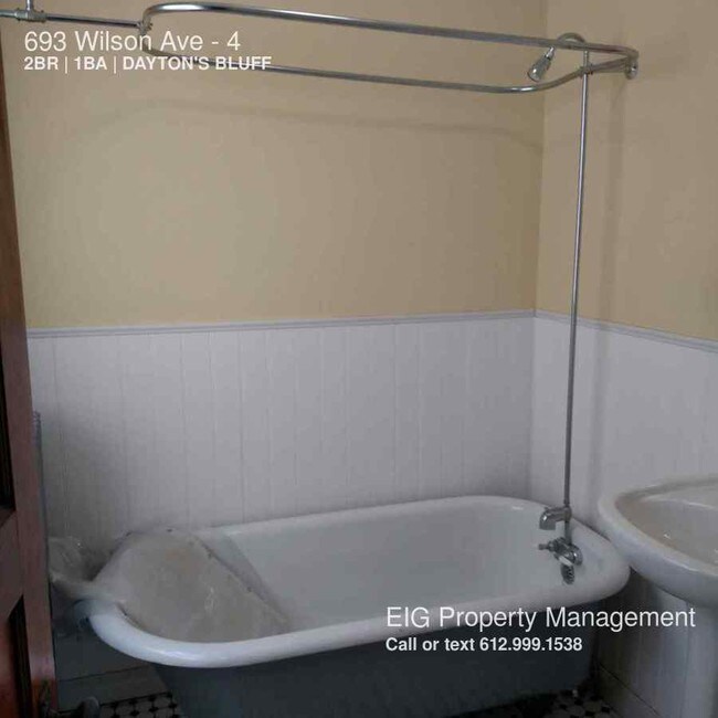 Foto del edificio - 693 Wilson Ave