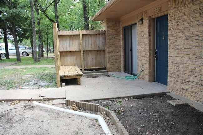 Building Photo - 2850 Forest Bend Dr