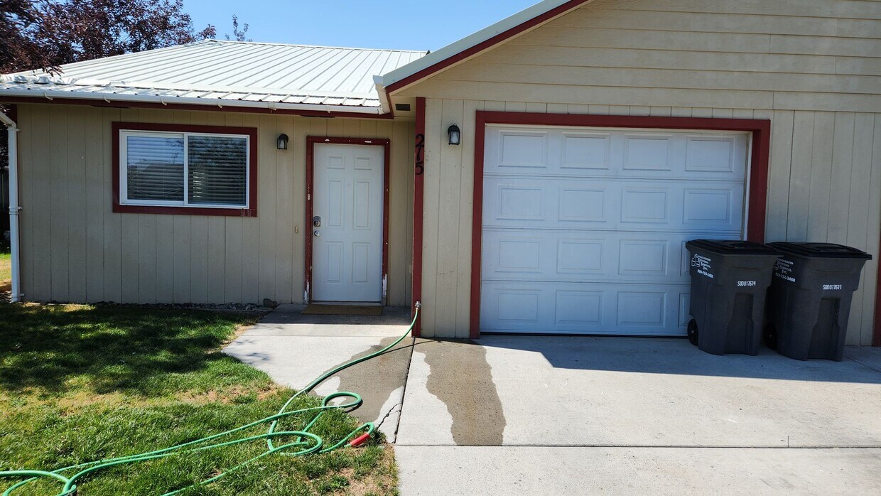 Primary Photo - 215-217 K Street -Duplex