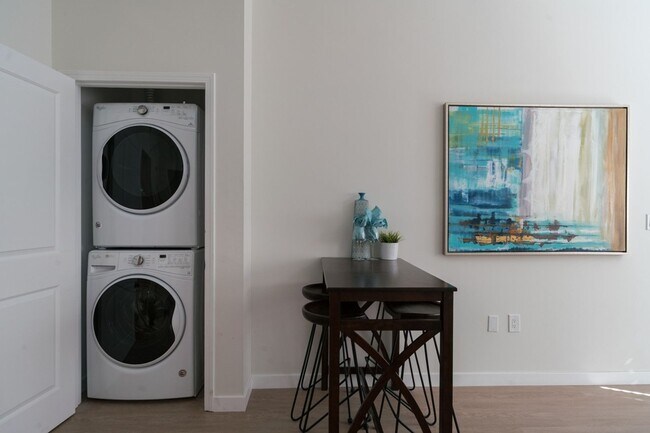 Foto del interior - 320-326 N New Hampshire Ave