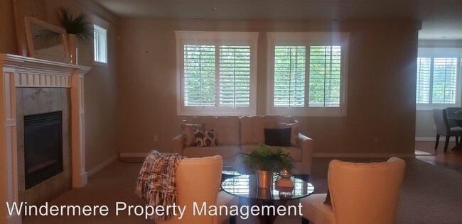Building Photo - 4717 E Maple Ln Cir NW