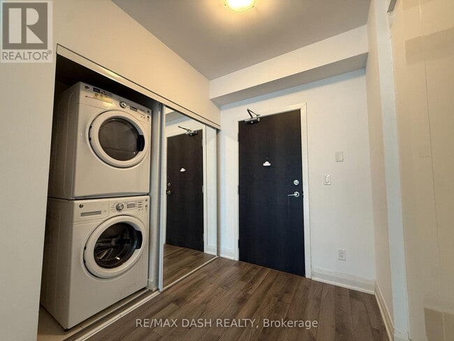 Building Photo - 50 Bruyeres Mews