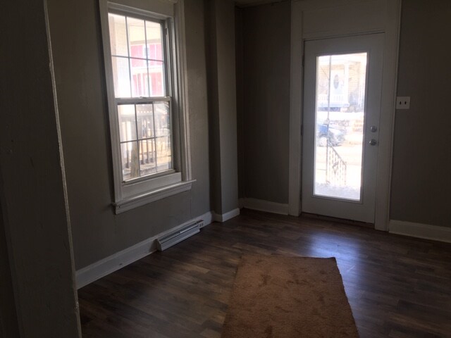Building Photo - 615 N Mulberry St