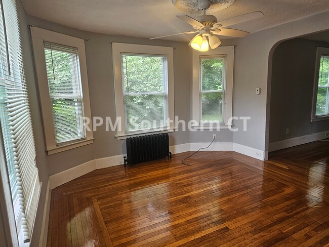 Foto del edificio - 33 Evergreen Ave