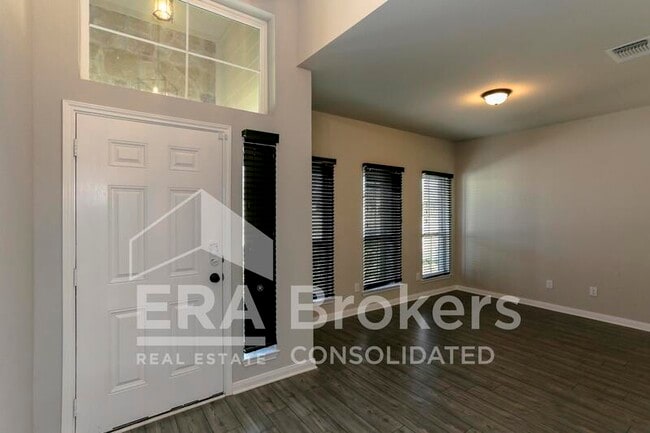 Foto del edificio - 6402 Golden Gate Dr