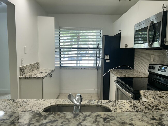 Building Photo - 1290 S Military Trail