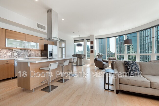 Foto del edificio - 350 W Ash St