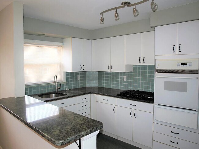 Building Photo - 5413 Houghton Pl