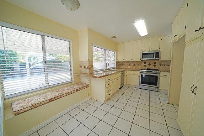 Foto del edificio - 27767 Crookshank Dr