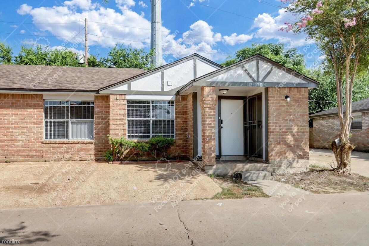 Foto principal - 2 br, 2 bath Duplex - 12607 Veterans Memor...
