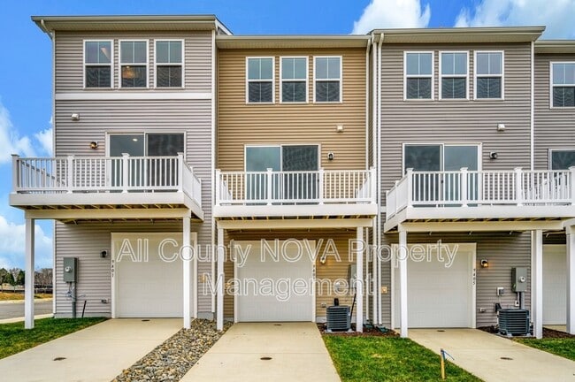 Building Photo - 9403 Pacific Elm St