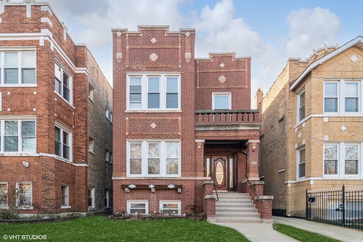 Foto principal - 3352 N Springfield Ave