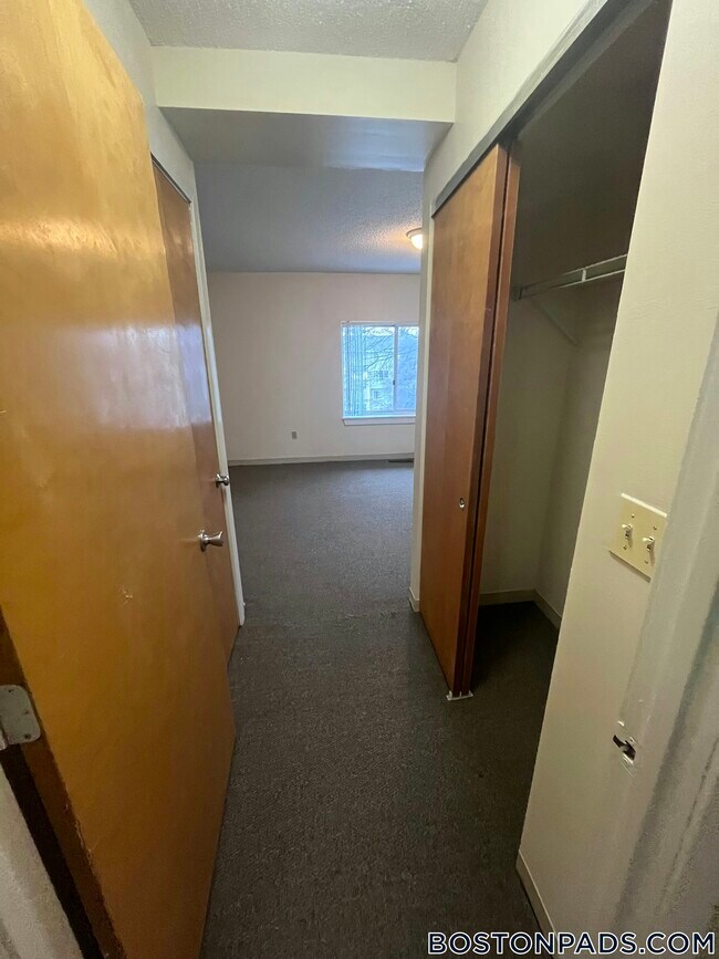 Foto del edificio - 152 N Beacon St