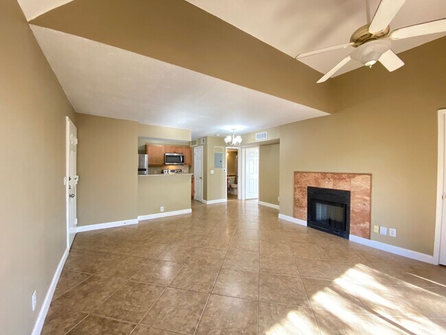 Foto del edificio - Altamonte Springs Lakefront Gated Community!  1/1 with a fireplace.  Coming Soon!