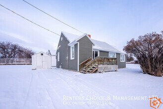 Building Photo - 404-402 2 Ave W