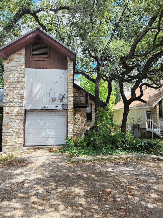 Building Photo - 2502 Jones Rd
