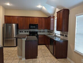 Building Photo - 10430 Lyndon Meadows Dr
