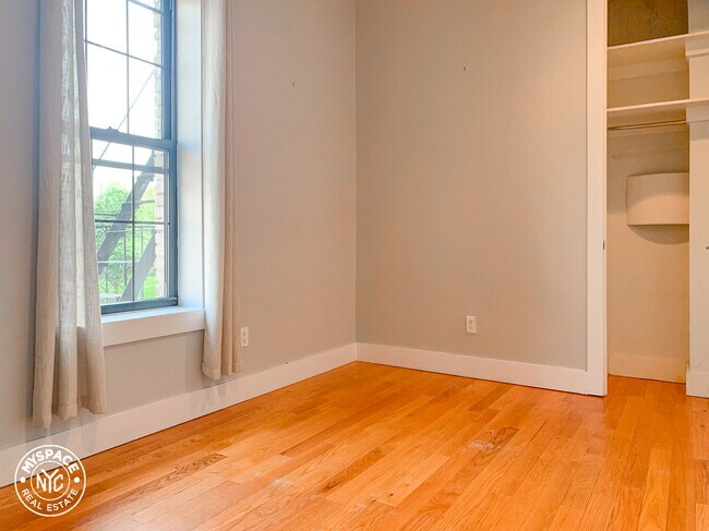 Foto del edificio - 362 Stockton St