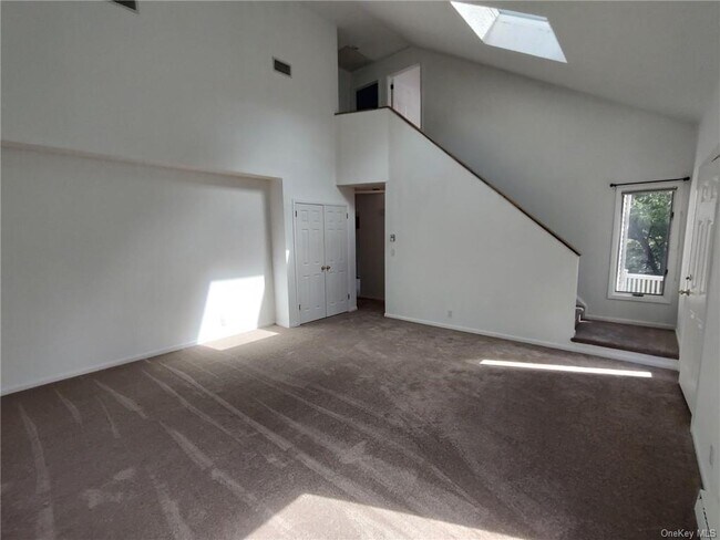 Building Photo - 3064 Ferncrest Dr