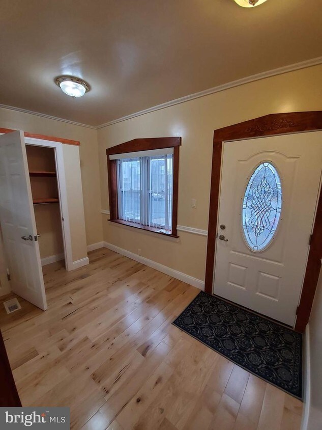 Foto principal - 7037 Dicks Ave