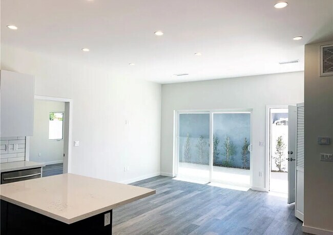 Foto del edificio - 17217 Kittridge St