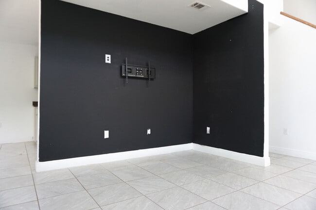 Building Photo - 127 Bronze Cir