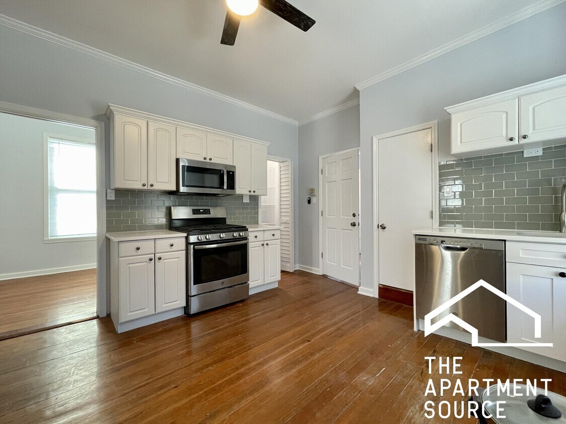 Primary Photo - 2215 W Roscoe St
